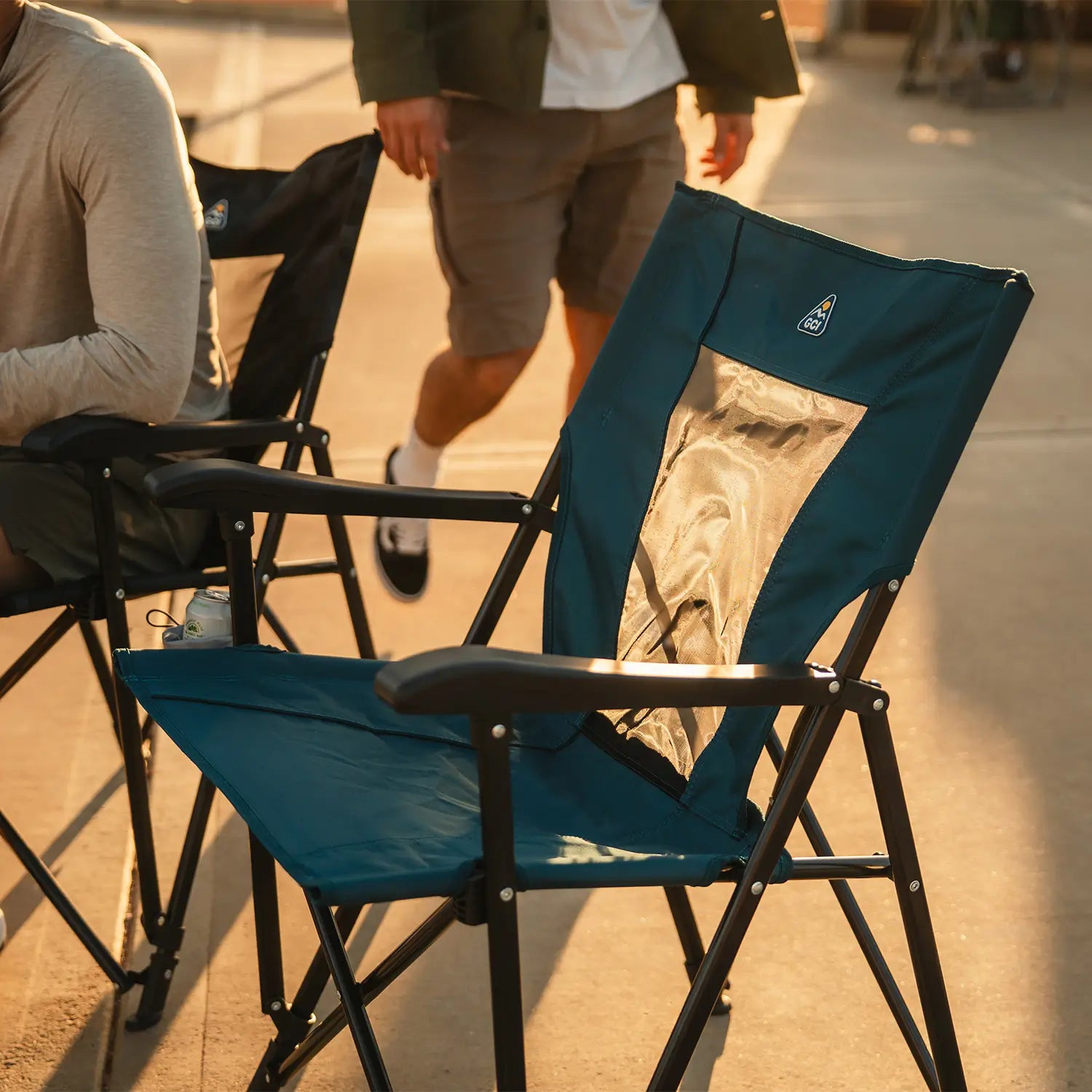A close up of the seat and backrest of the teal Eazy Chair. 