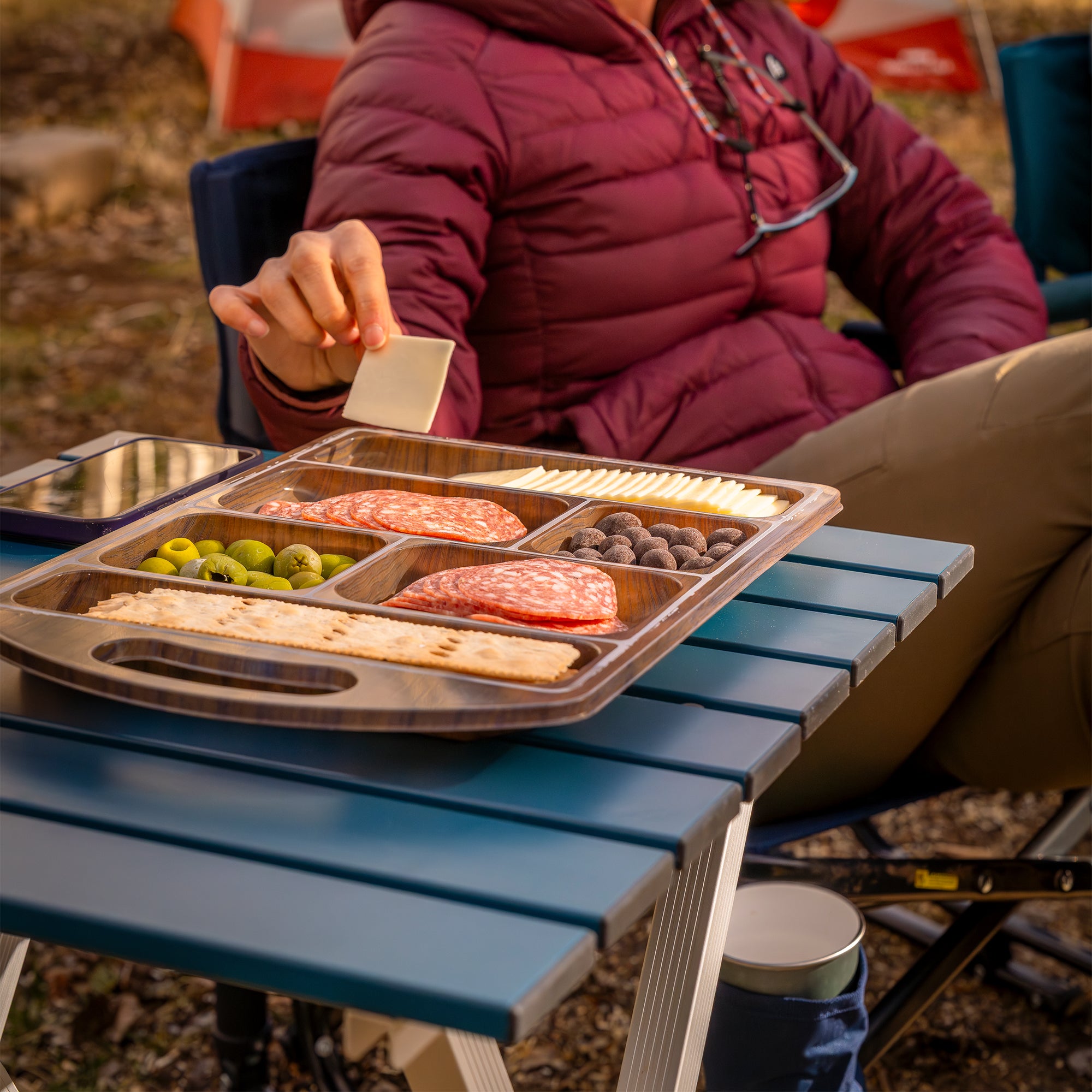 An overview video showing the features and technology of the Compact Camp Table 20.